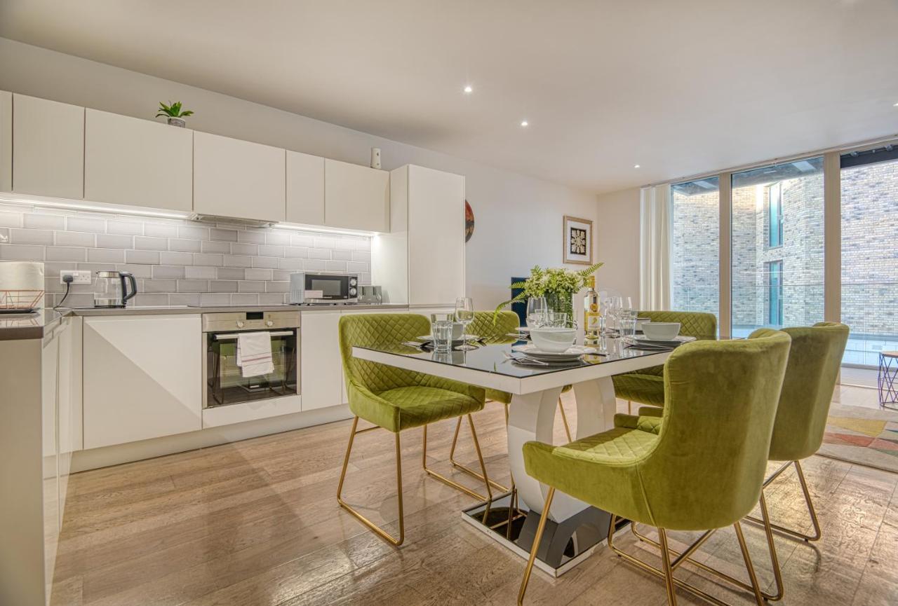 Austin David Apartments Royal Wharf Лондон Экстерьер фото