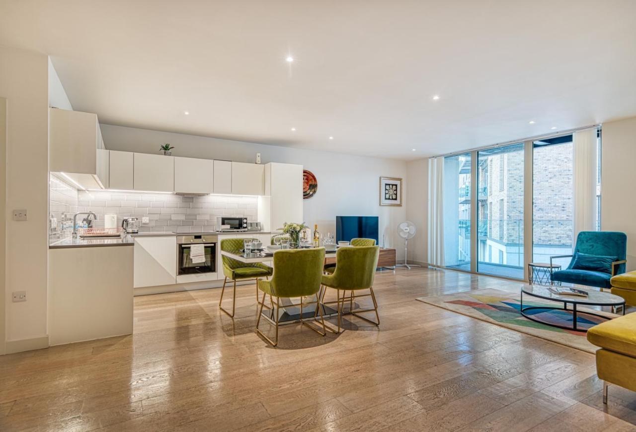 Austin David Apartments Royal Wharf Лондон Экстерьер фото