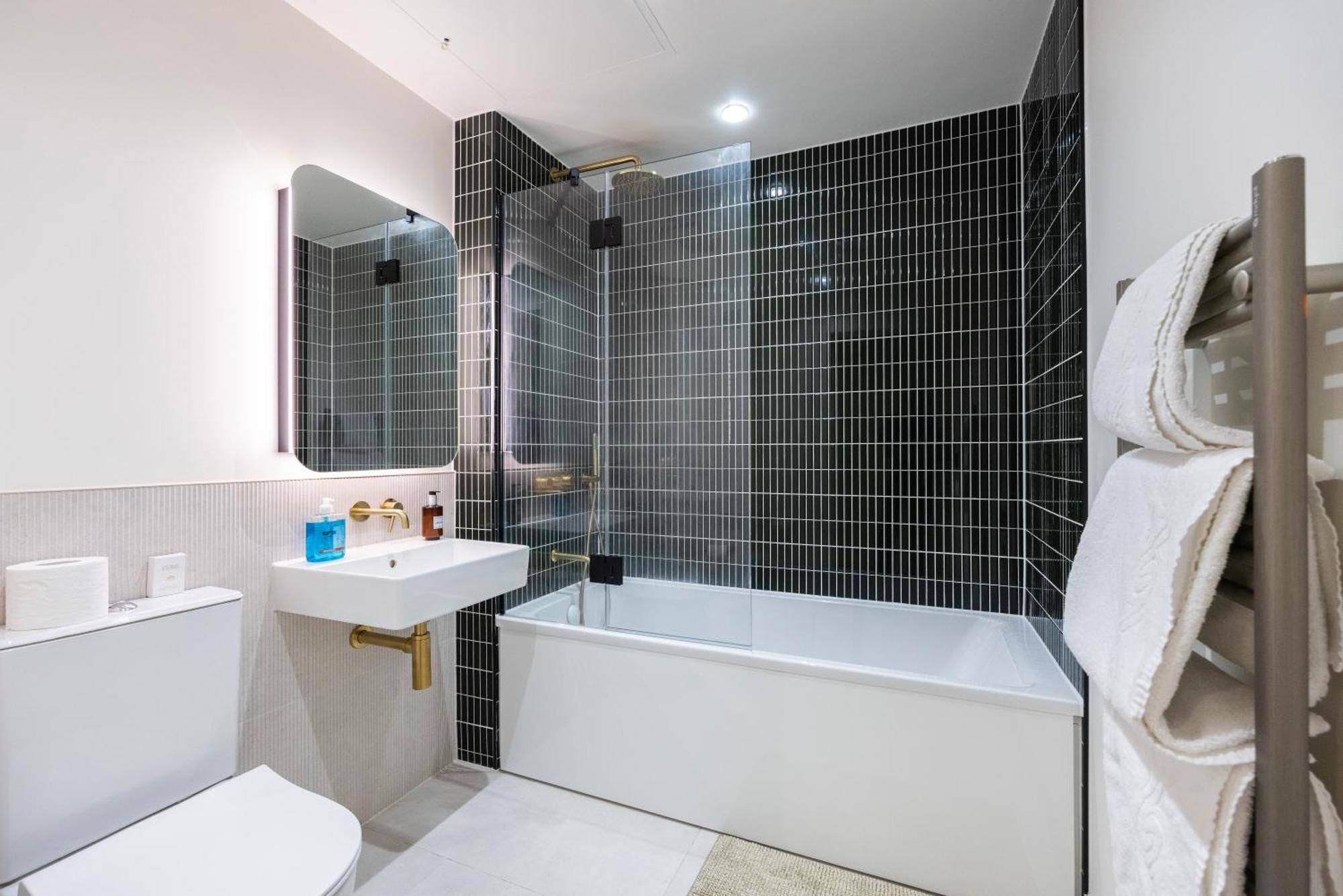 Austin David Apartments Royal Wharf Лондон Экстерьер фото